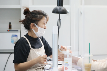 Japanese Nail Salon Owner / Natsuko
